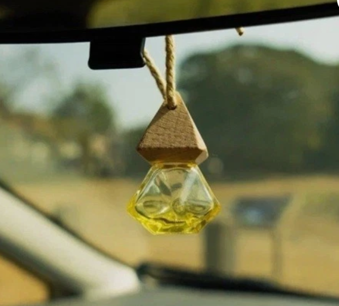Yellow Creedy Sandal Fragrance - Luxury Car Air Freshener Perfume Oil Diffuser