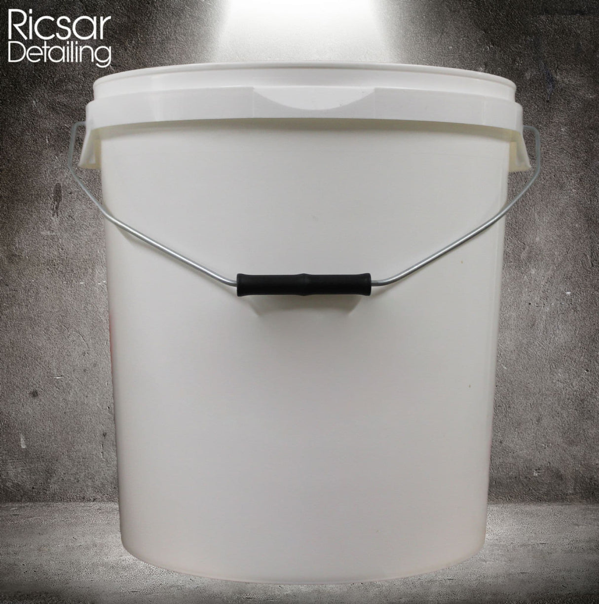 Martin Cox Large 5 Gallon Bucket and lid With Free Grit Guard